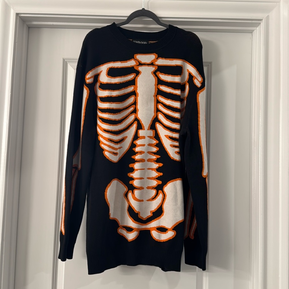 All Bones Skeleton Sweater - Black/Orange/Glow in the Dark! × 1
XL/2XL